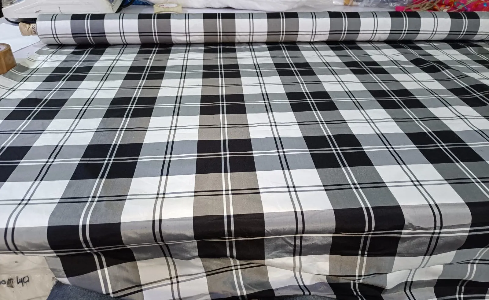 SILK TAFFETA FABRIC Grey,Black &amp; White plaids 54" wide TAFC32[1]