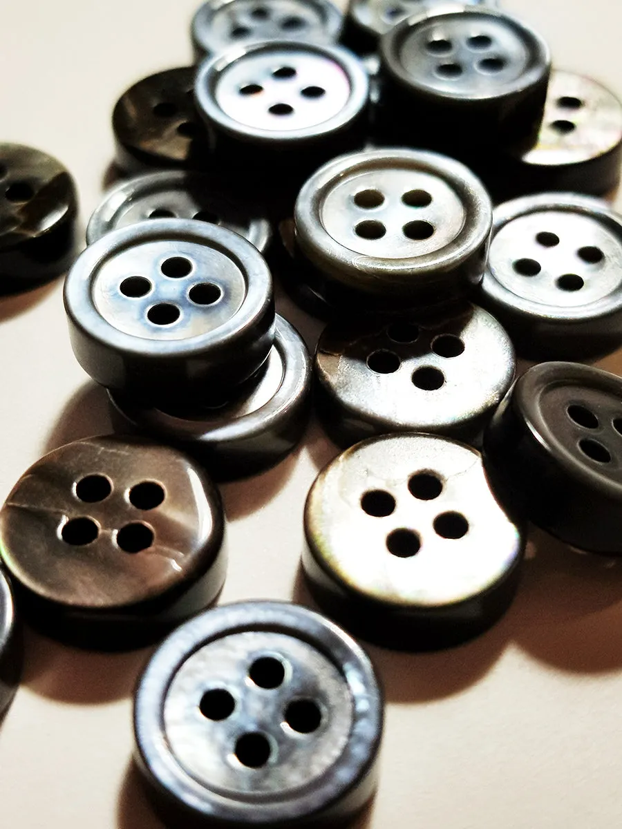 SP06/G18 HUBERROSS Grey Colour 4mm Trocus Shell Buttons